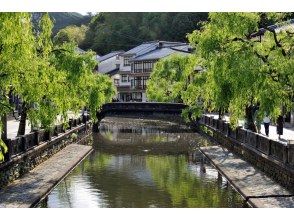 城崎温泉街を浴衣を着て、外湯を巡るなど、ゆっくりご散策。