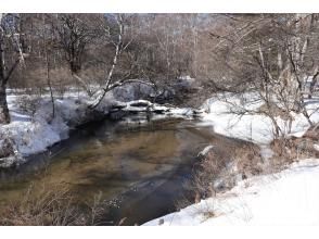 雪景色の湯川