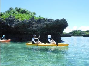 エメラルドグリーンの海