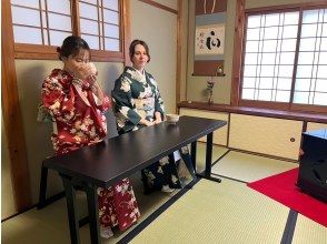 Tea ceremony experience class using a standing shelf