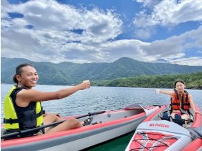 折り返し地点辺りの船上、状況により小さな浜で休憩