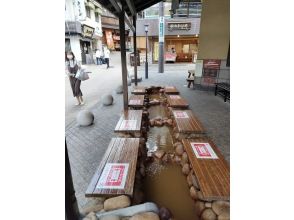 足湯・金の湯前