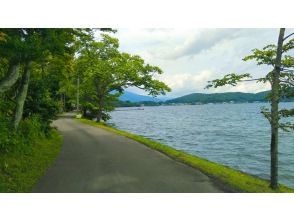 湖畔の道路