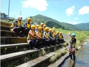 川へ移動、安全説明