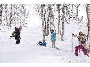 スノーシュートレッキングに出発