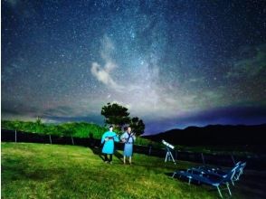 島民現場表演三線