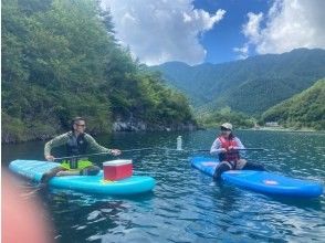 Cruising on the calm lake surface♪