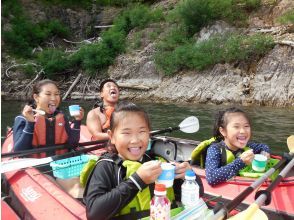 Snack time on the lake