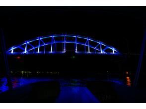 欣赏石垣岛著名的南门大桥的夜晚灯光秀！