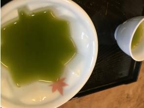 東山いっぷく処にて東山茶の飲み比べ体験