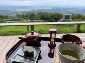 粟岳山顶露台的煎茶体验