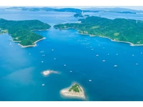 鳴門スカイライン& ハート島をバックに写真撮影