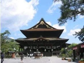 Meet in front of the main hall of the Zenko-ji Temple