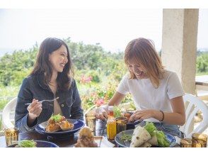 ガイドおすすめの飲食店へ！