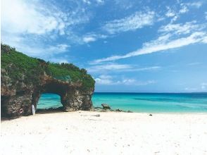 Sunayama Beach is a spot that symbolizes the beautiful nature of Miyako Island.