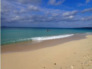 30分後バナナボートがお迎え瀬底ビーチへ