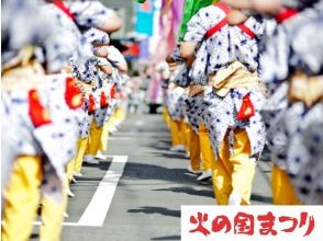 在 Civic Hall 的 Sears Home Yume Hall 前集合
