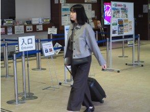 フェリーのカウンターを横切って