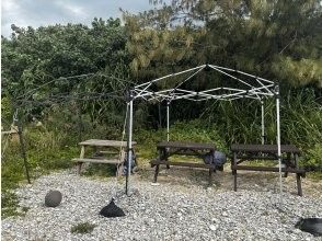 這裡還有帳篷和長椅！