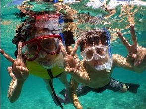 竹富島周辺の絶景サンゴ礁ポイントでシュノーケリング