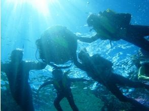 スタッフが持っていくフロート！