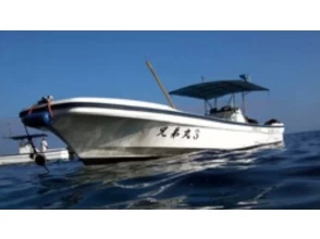 3. 乘坐私人游船，舒适地游览蓝洞