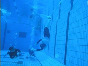 Diving in the pool with equipment