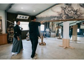 模造刀による基本指導と試斬体験