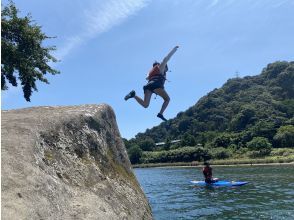 飛び込み岩でジャンプ
