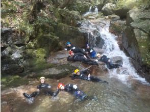 お気に入りの滝で記念撮影