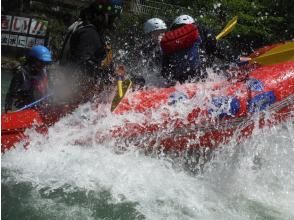 春は激流ラフティング！