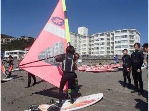 陸上と海上で行う前半のレッスン