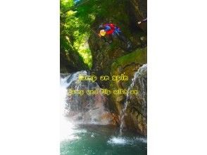 滝からジャンプ！