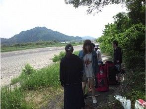 装備を持って川へ移動