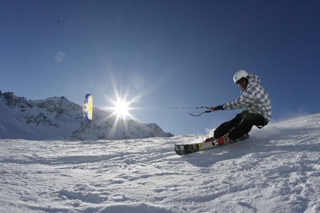 Snowkiteboarding(スノーカイト)