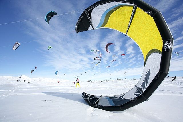 Snowkiteboarding(スノーカイト)