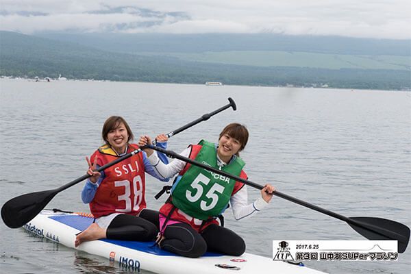 SUP女子タンデムで笑顔