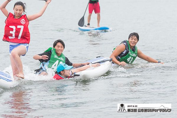 バシャーン！と落水