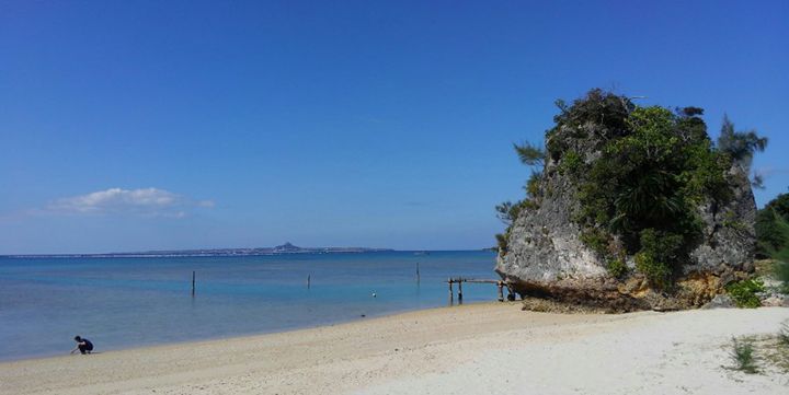 【沖縄・本部町】美ら海水族館からスグ！「ビーチBBQ」や「モリ突き体験」が人気のショップ「ブルーボックス」！