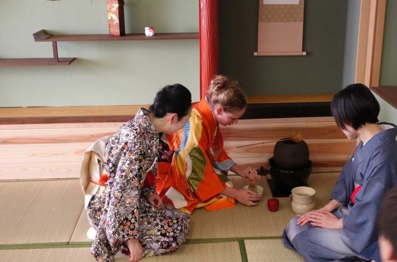 [Tokyo Recommended tourism] Sushi making and kimono Rental-Tea ceremony experience etc ... Japan Traditional culture experience Held a tour "True Japan Tour"