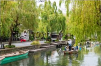 ภาพการล่องเรือในแม่น้ำยานางาวะ