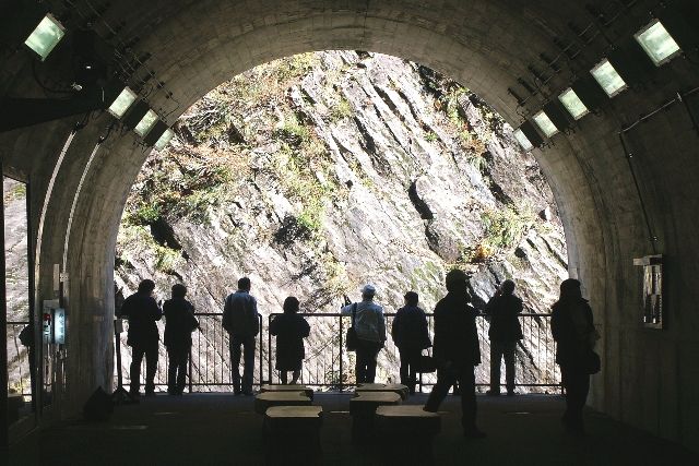 東京から日帰り　おすすめ観光地　新潟・清津峡渓谷トンネル