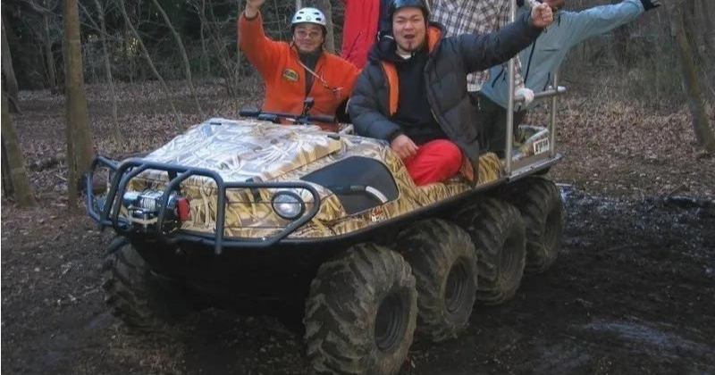 8 wheeler buggy around lake Kawaguchiko