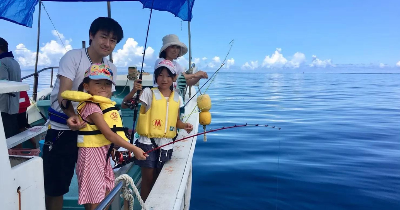 Fishing & fish feeding with kids