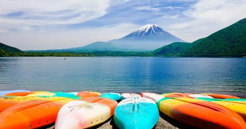 Kayaks on the shore of lake Motosu