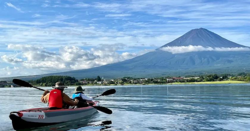 Lake Kawaguchiko Kayaking with a View of Mt. Fuji