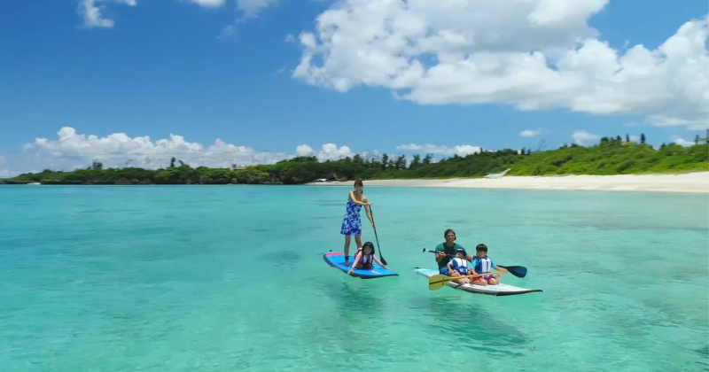 Stand Up Paddling (SUP) in Okinawa with kids