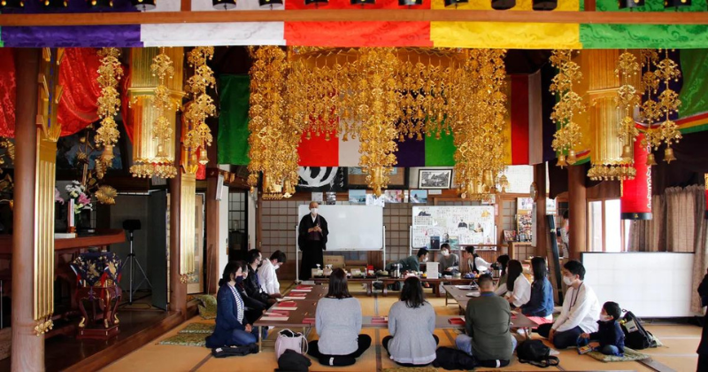 visit a shrine in the traditional Japanese style