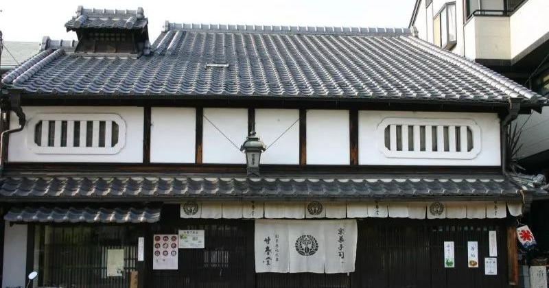 Traditional Sweet Making at Kanshundo East Store