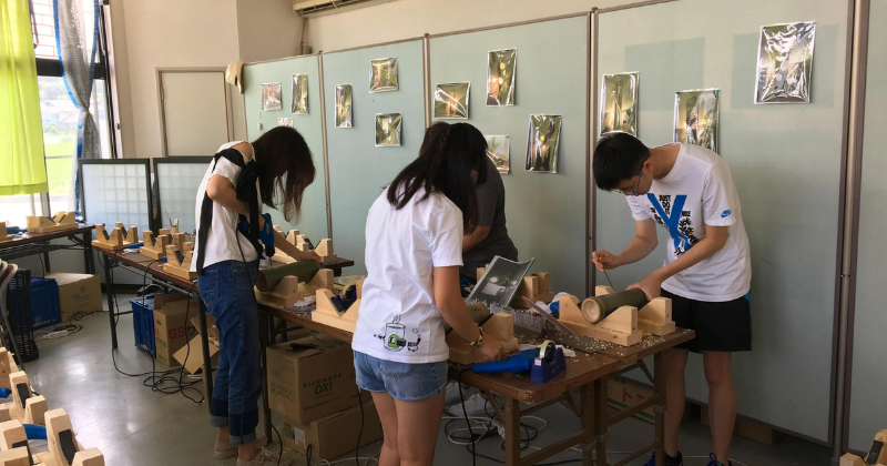 Variety Of Craftwork in Tottori - children in a craftwork session